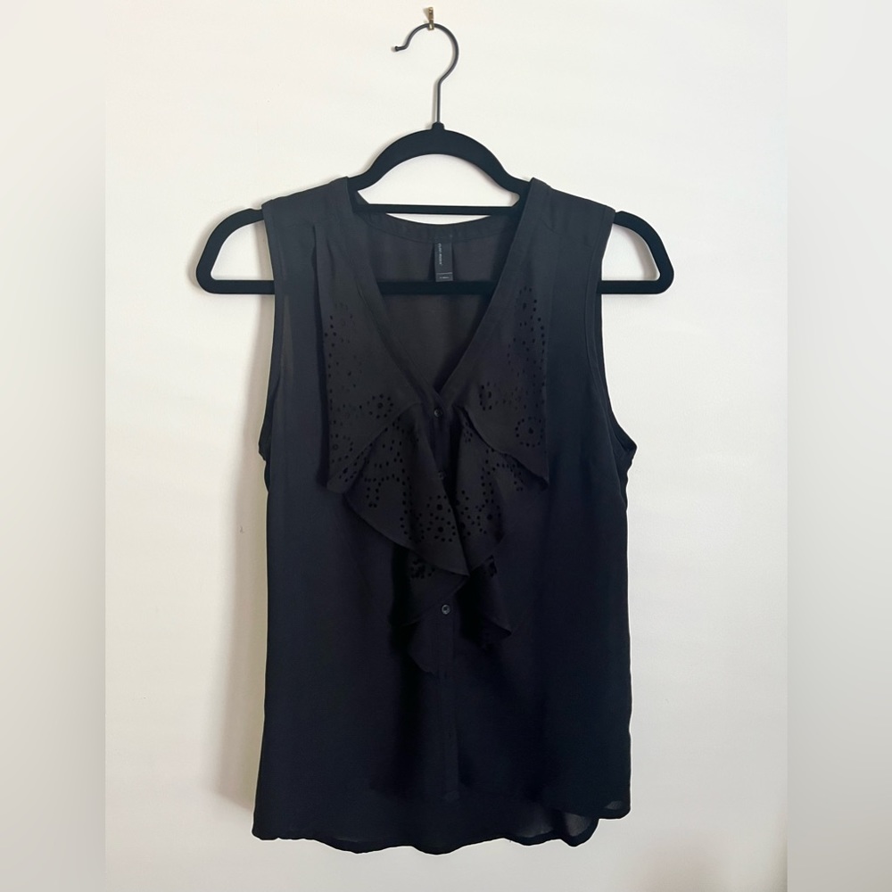 Black dressy sleeveless top from Vero Moda. Size XS